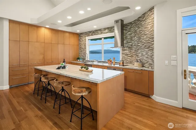 $6,698,000 | 2819 East Lake Sammamish Parkway Northeast, Sammamish, WA 98074