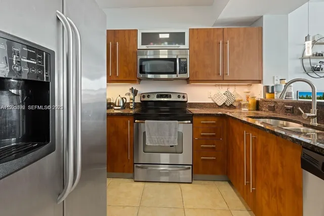 $2,400 | 7350 Southwest 89th Street, Unit 607S, Miami, FL 33156