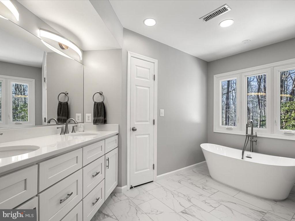 11920 Coloriver Road Manassas, VA 20112 - Photo 29 of 58 Primary bath remodeled