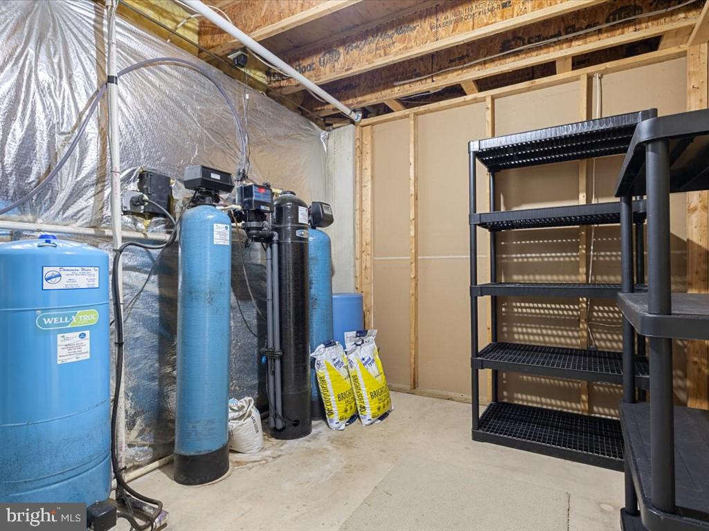 11920 Coloriver Road Manassas, VA 20112 - Photo 47 of 58 storage and well