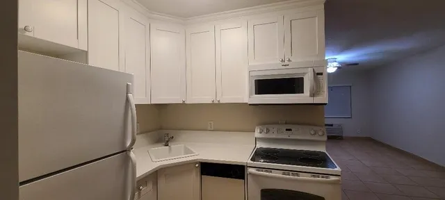 $1,800 | 925 Intracoastal Drive, Unit 2, Fort Lauderdale, FL 33304