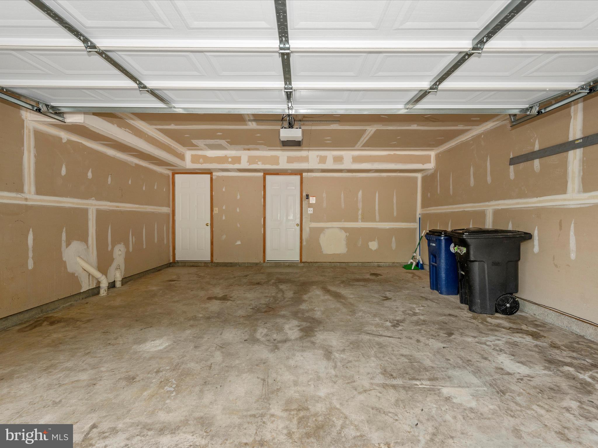 12155 Amber Ridge Circle Germantown, MD 20876 - Photo 38 of 68 Garage