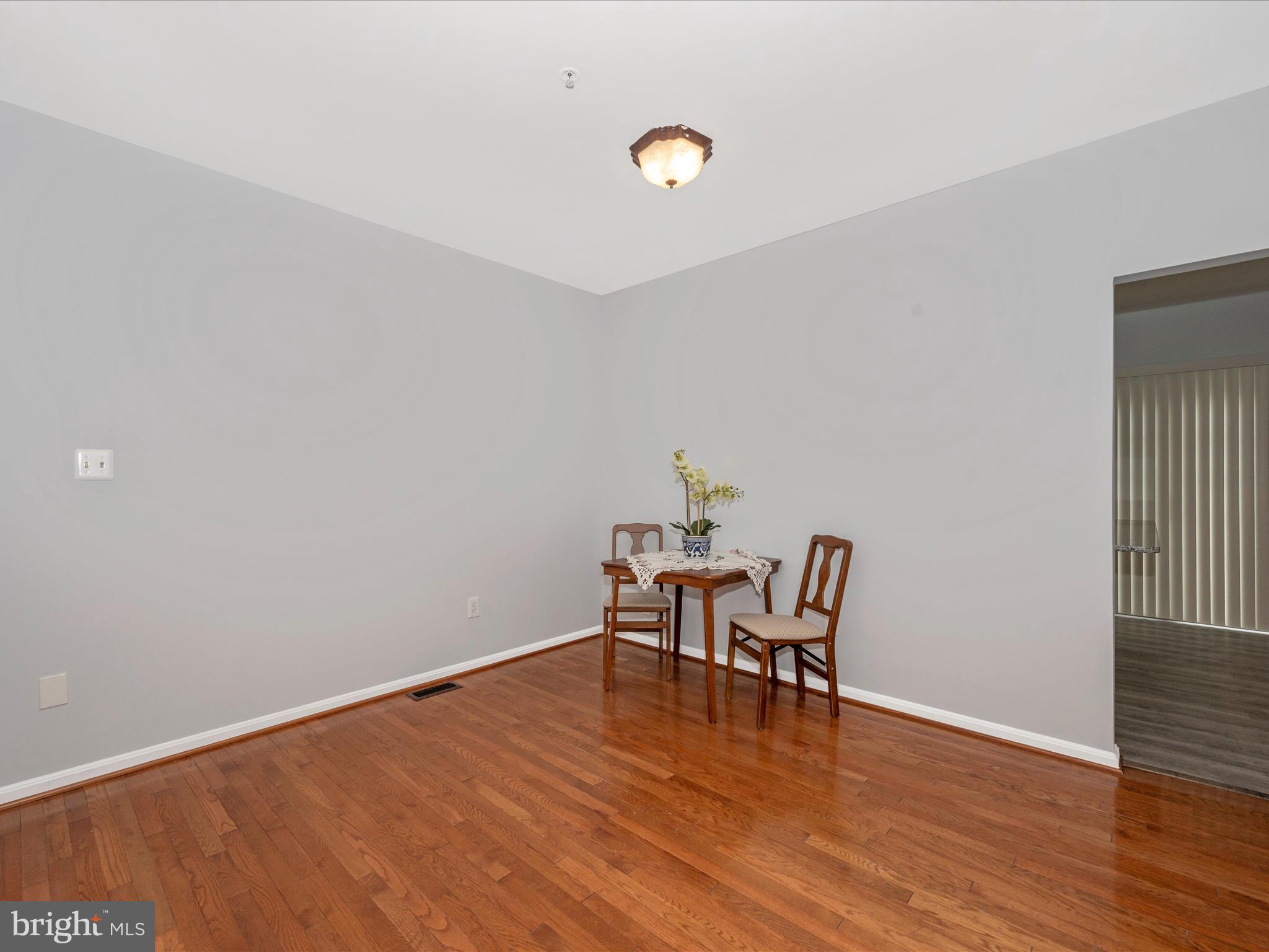 12155 Amber Ridge Circle Germantown, MD 20876 - Photo 10 of 68 Living Room