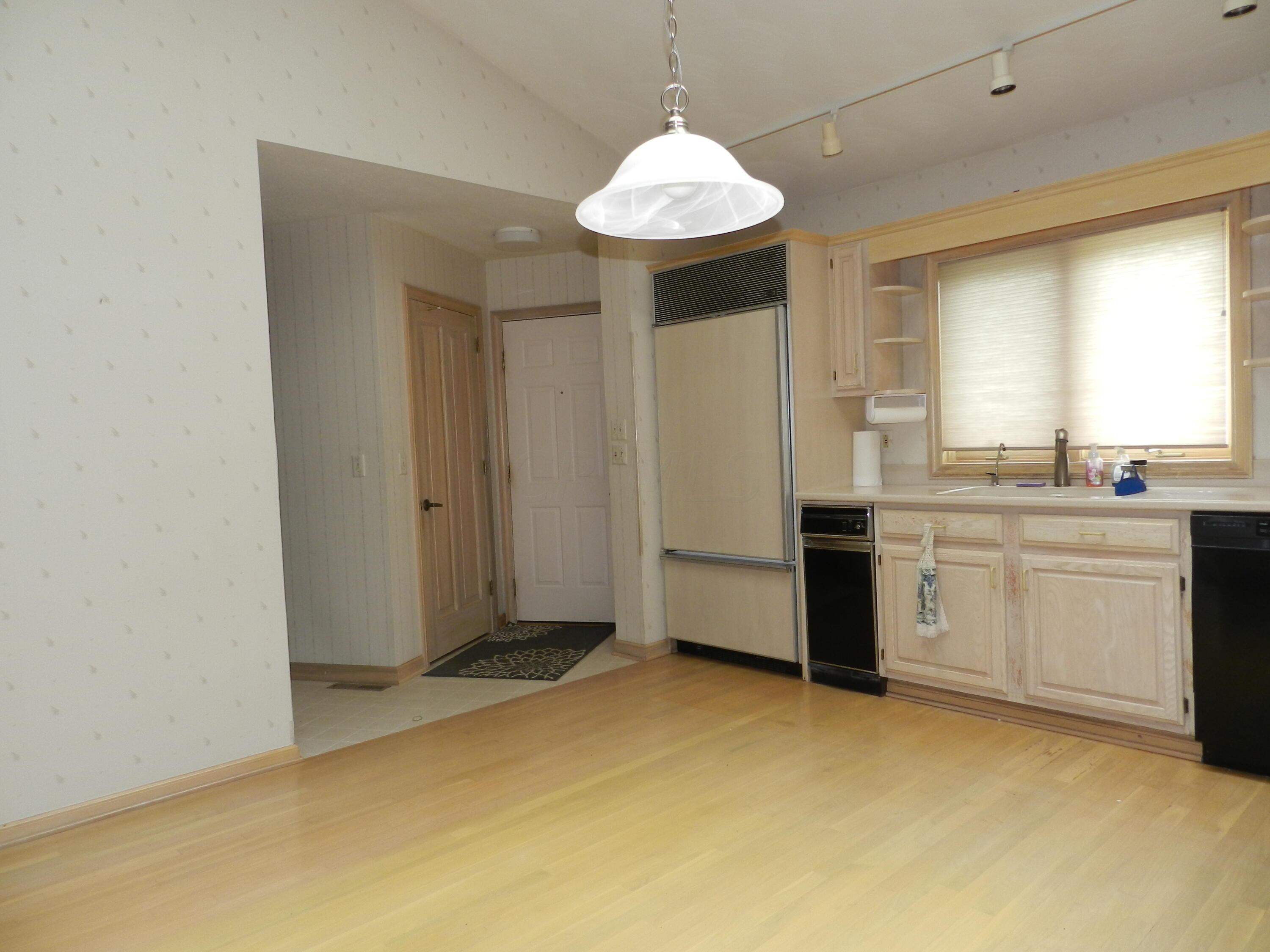 6621 Tussic St Road Westerville, OH 43082 - Photo 17 of 35 Kitchen