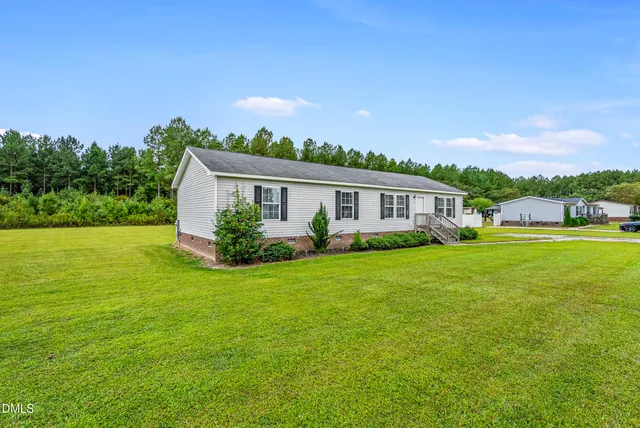 a picture of a black and white photo