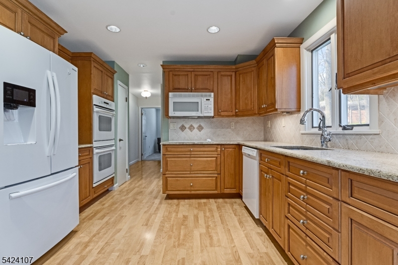 140 Flintlock Road Morris Plains, NJ 07950 - Photo 13 of 28