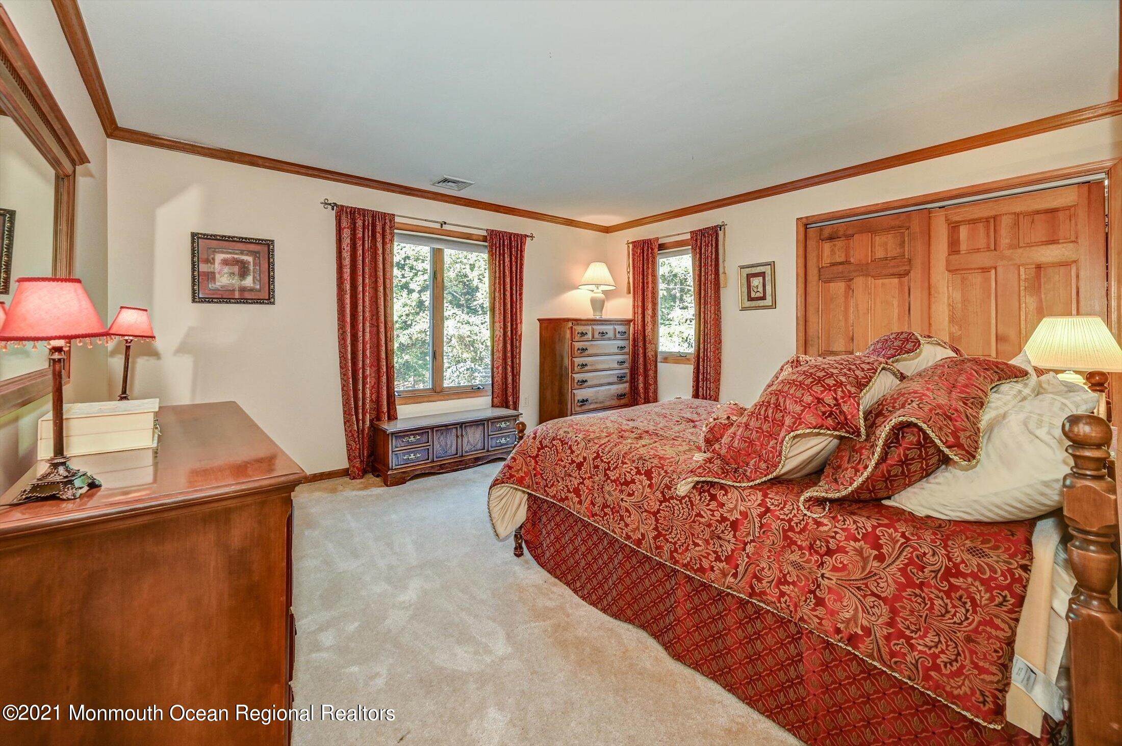 10 Crowfield Lane Holmdel, NJ 07733 - Photo 26 of 52 a spacious bathroom with sink and bathtub