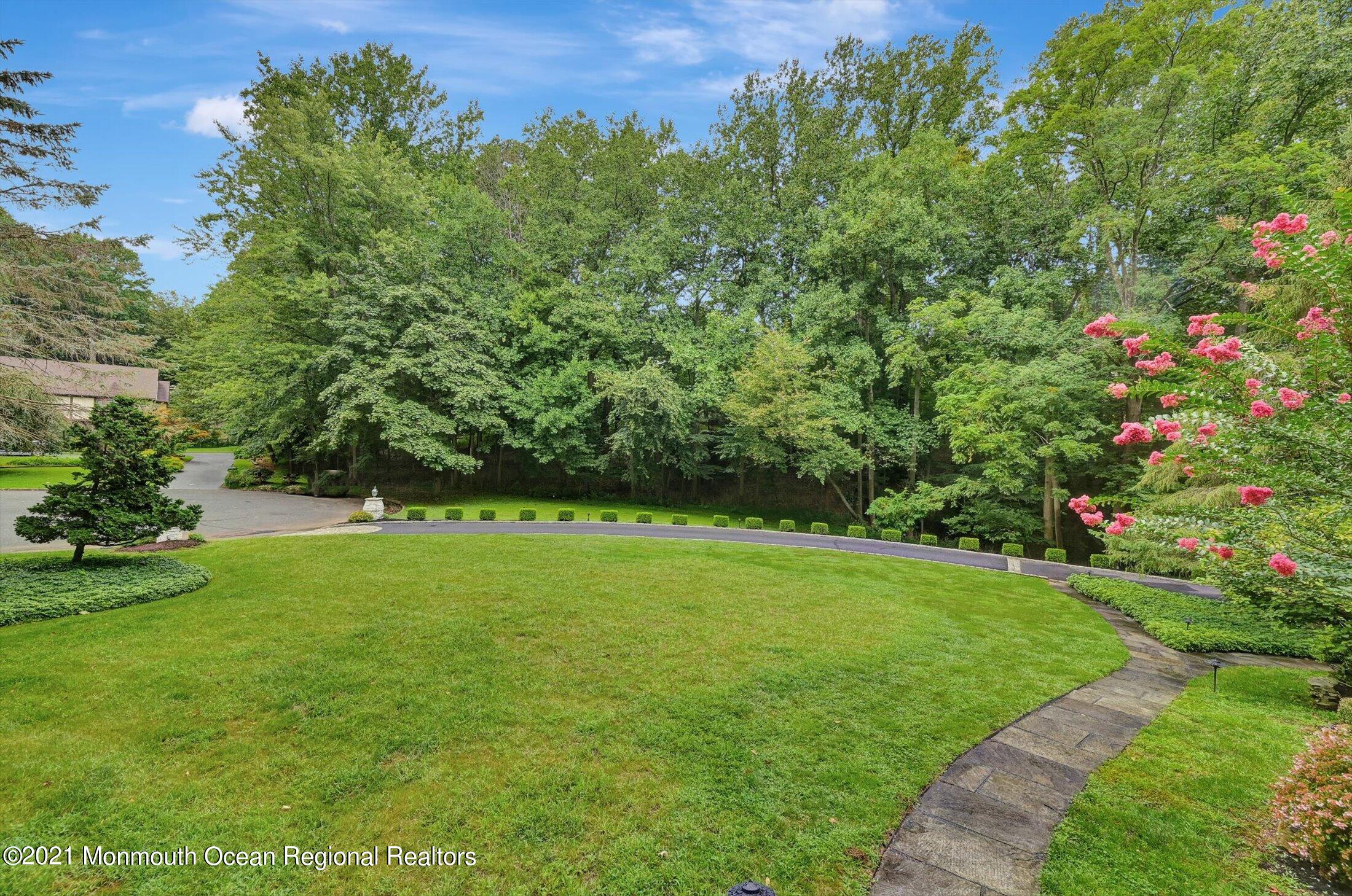 10 Crowfield Lane Holmdel, NJ 07733 - Photo 47 of 52 a view of a backyard with plants and large trees