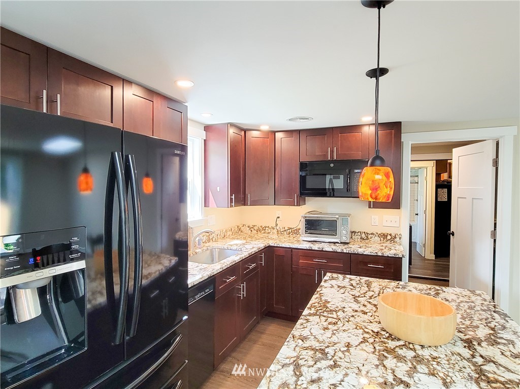 1002 Dayton Street Edmonds, WA 98020 - Photo 16 of 27 Gallery Image 16