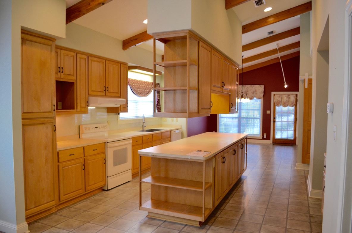 950 Edwards Avenue Fairhope, AL 36532 - Photo 38 of 42 Spacious Kitchen