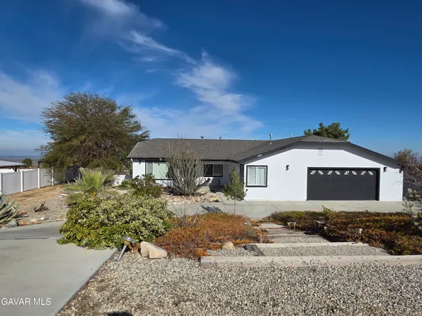 $450,000 | 15627 Cypress Point, Llano, CA 93544