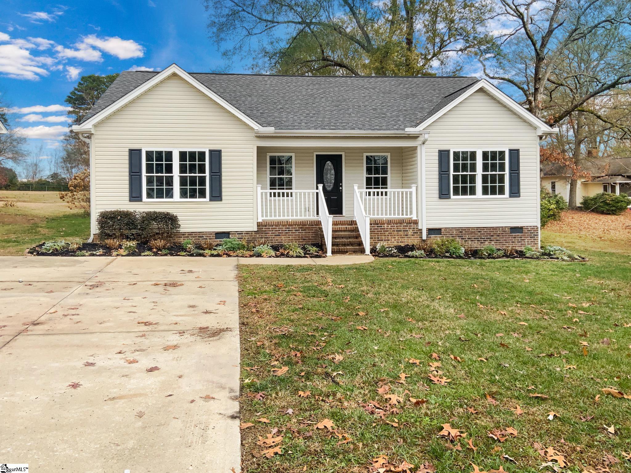 2407 East Lee Road Taylors, SC 29687 - Photo 1 of 28