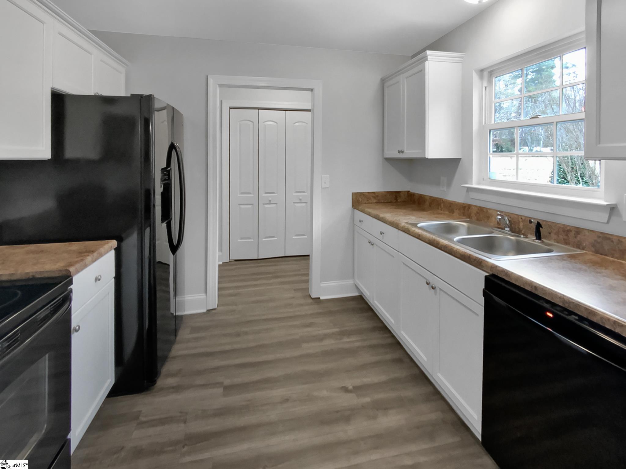 2407 East Lee Road Taylors, SC 29687 - Photo 17 of 28