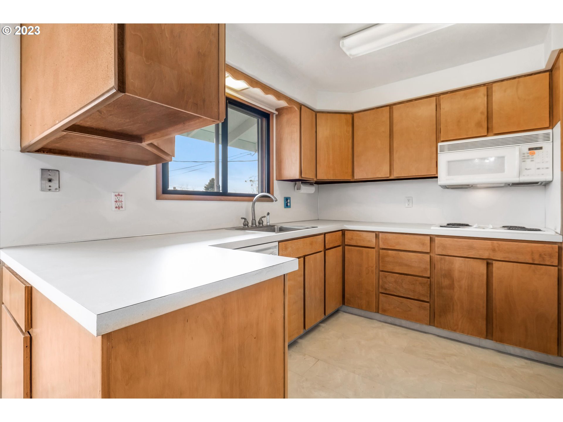 4638 Southeast Robin Road Milwaukie, OR 97267 - Photo 11 of 31 Gallery Image 11