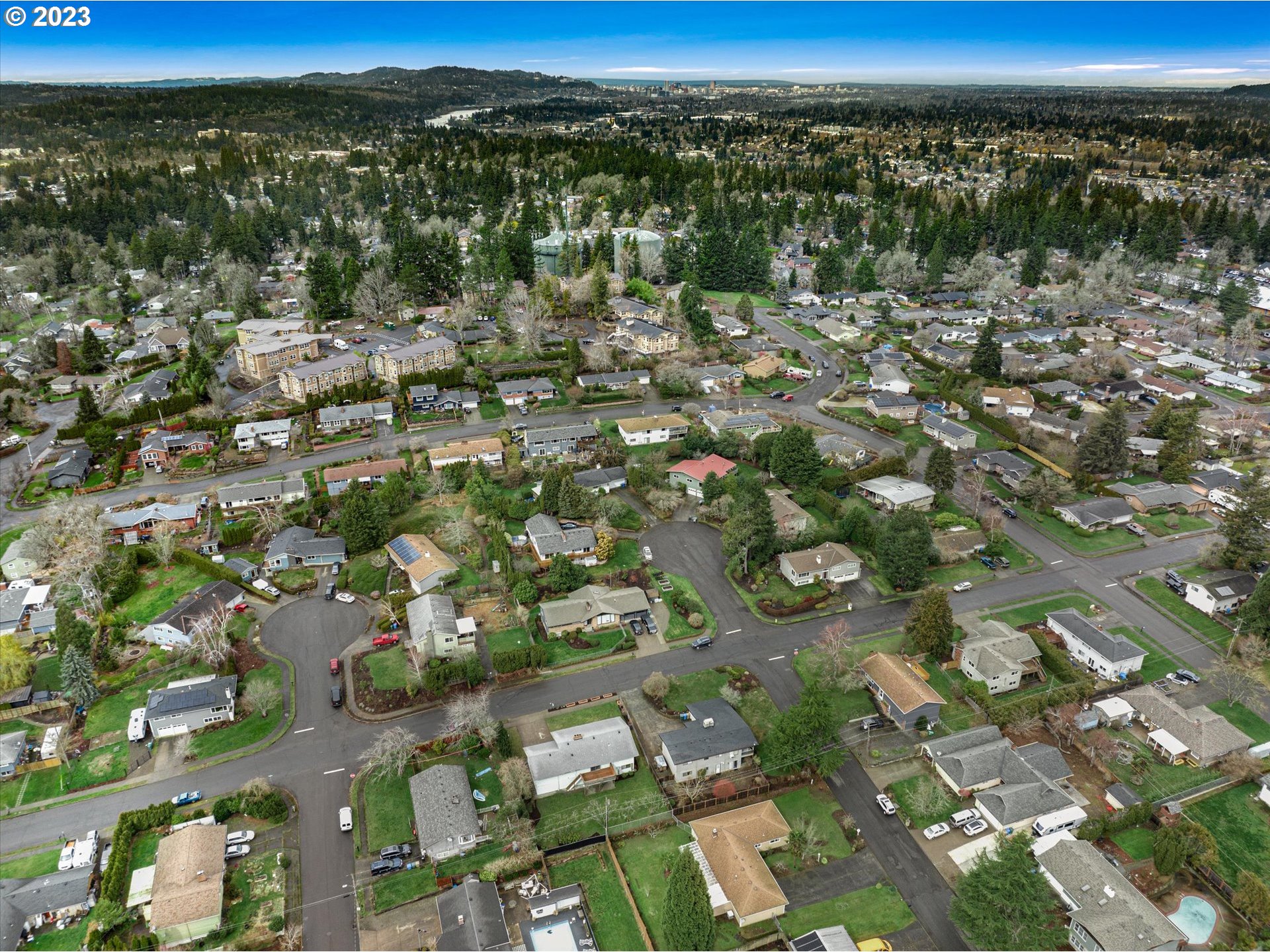 4638 Southeast Robin Road Milwaukie, OR 97267 - Photo 2 of 31 Gallery Image 2