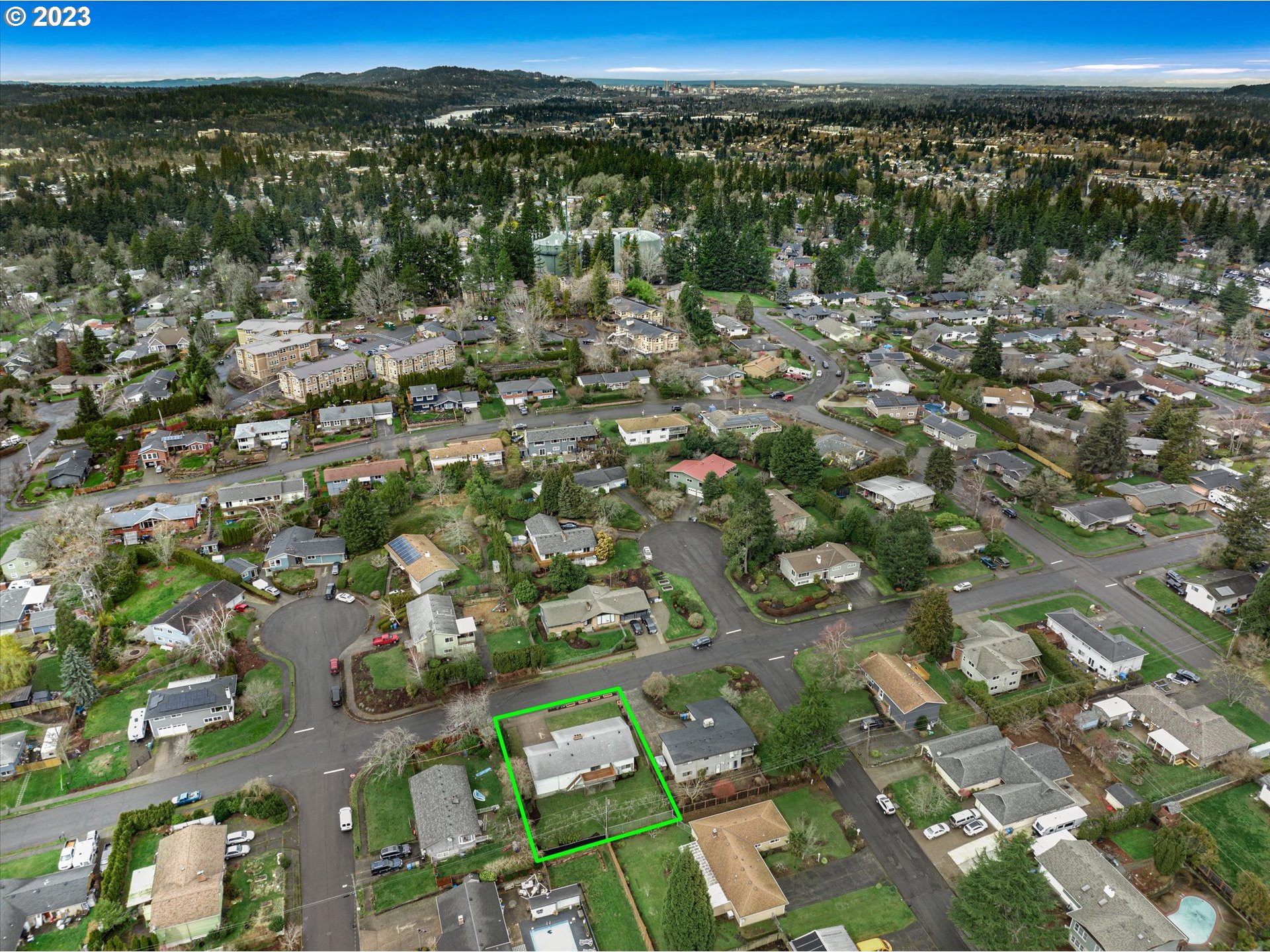4638 Southeast Robin Road Milwaukie, OR 97267 - Photo 3 of 31 Gallery Image 3