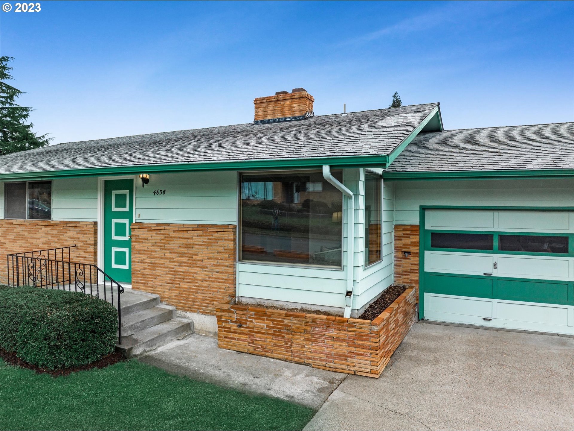 4638 Southeast Robin Road Milwaukie, OR 97267 - Photo 6 of 31 Gallery Image 6