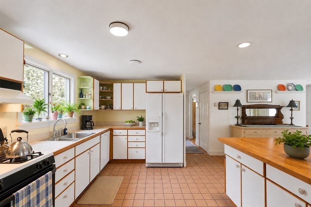 177 West Tisbury Road Edgartown, MA 02539 - Photo 5 of 14