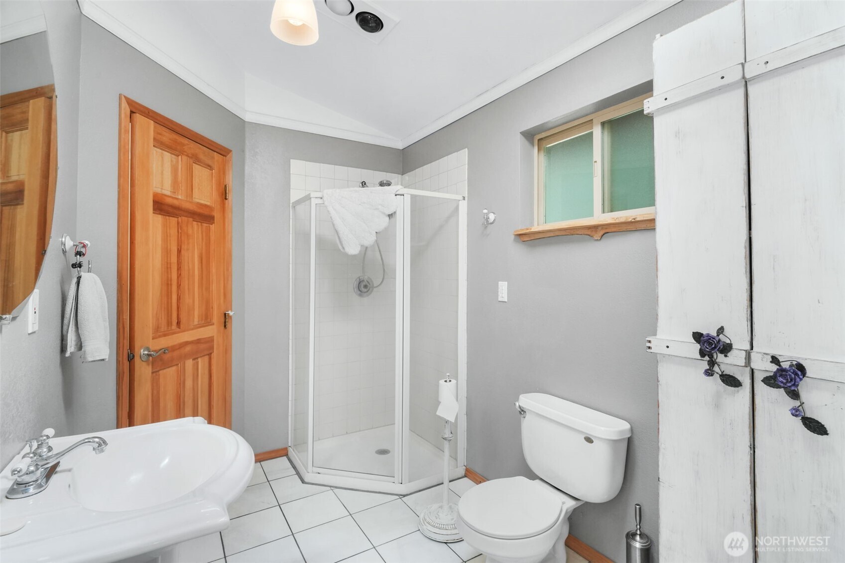 289 Long And Winding Road Randle, WA 98377 - Photo 18 of 40 a bathroom with a sink toilet and shower