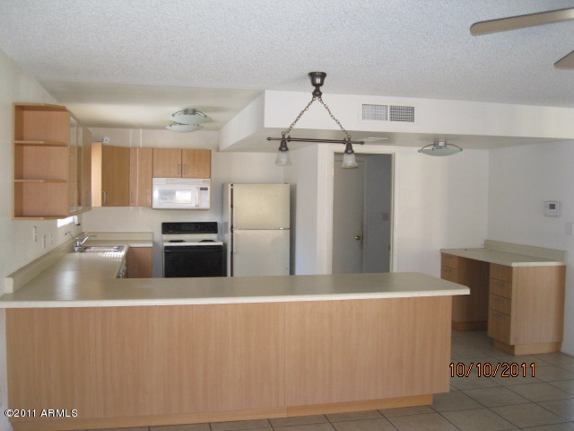 3646 West Bloomfield Road Phoenix, AZ 85029 - Photo 6 of 25 Kitchen