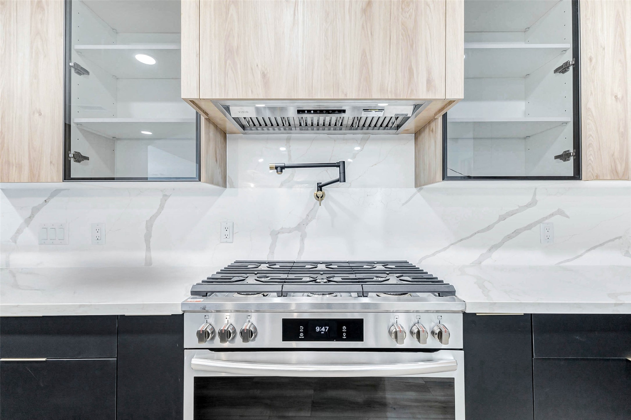 6106 Rutherglenn Drive Houston, TX 77096 - Photo 18 of 43 a close view of stove top oven