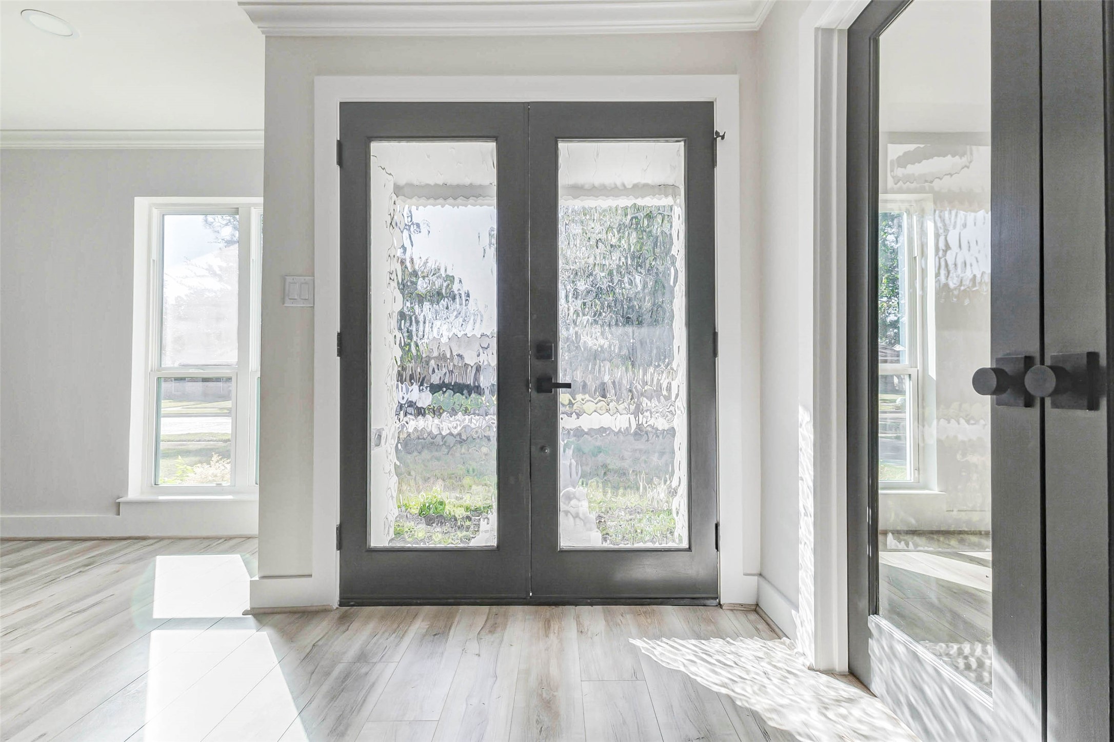 6106 Rutherglenn Drive Houston, TX 77096 - Photo 7 of 43 a view of a room that has a bed in it