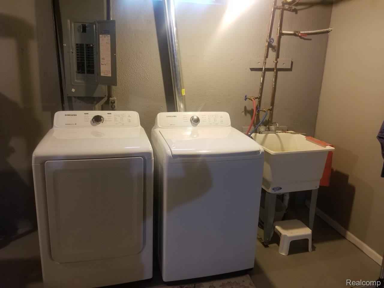 3475 Rhoten Drive Sterling Heights, MI 48310 - Photo 16 of 25 laundry.jpg