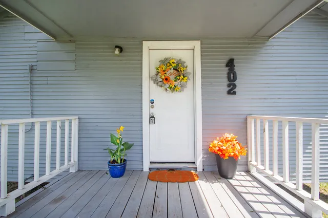 a view of a entryway of the house