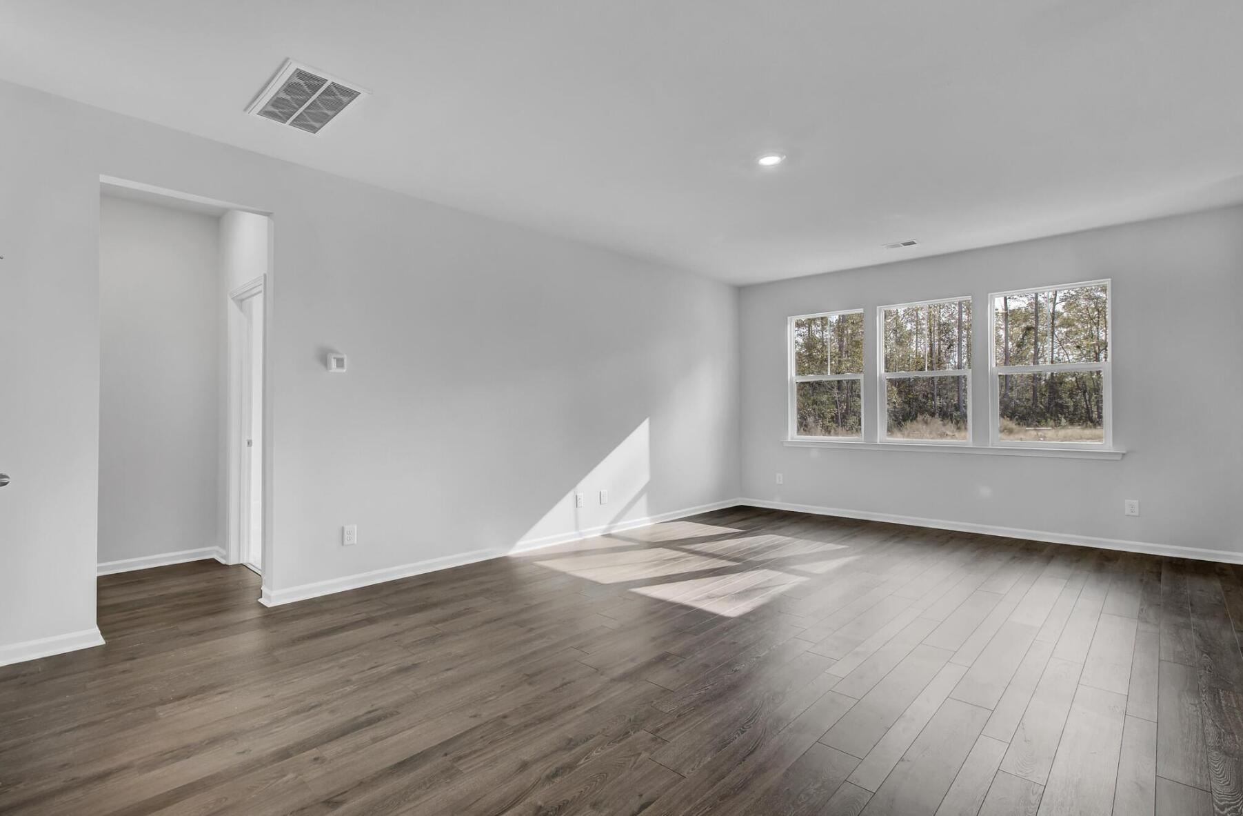 1050 Fitzgerald Court Ridgeville, SC 29472 - Photo 5 of 26 Henninger 4