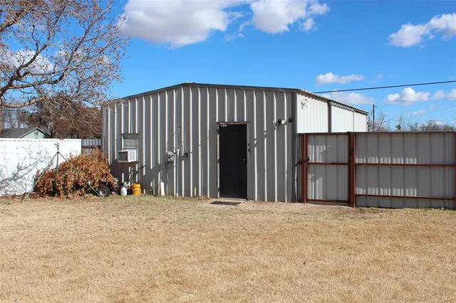 a view of a house with a outdoor space