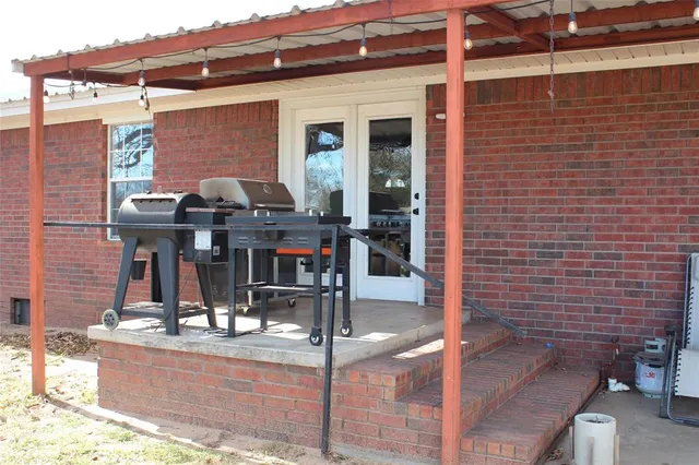 a view of house with outdoor seating