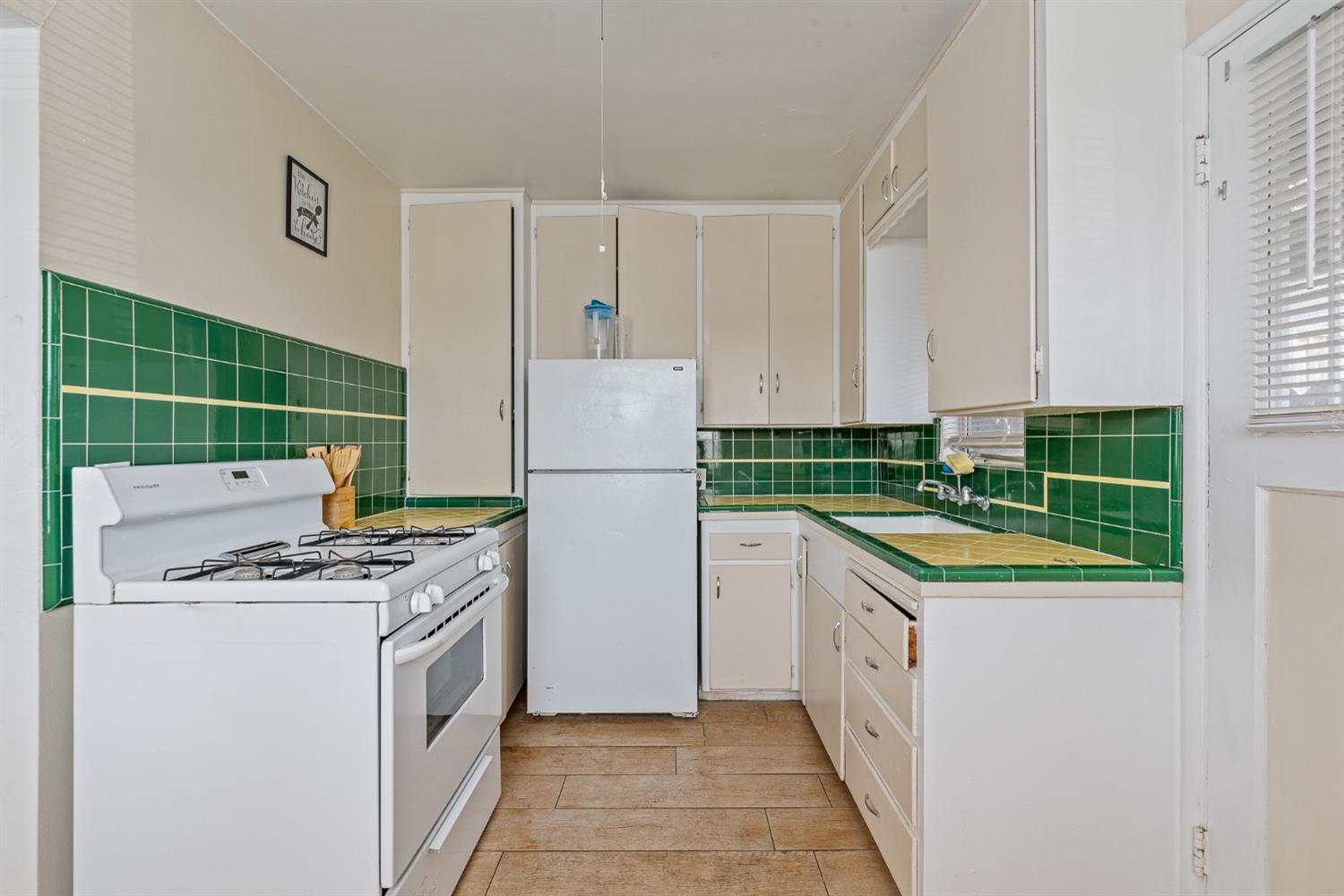 127 West 18th Street Merced, CA 95340 - Photo 14 of 86