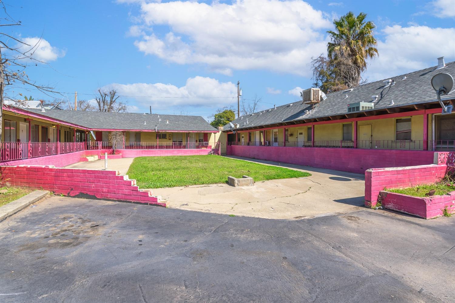 127 West 18th Street Merced, CA 95340 - Photo 4 of 86