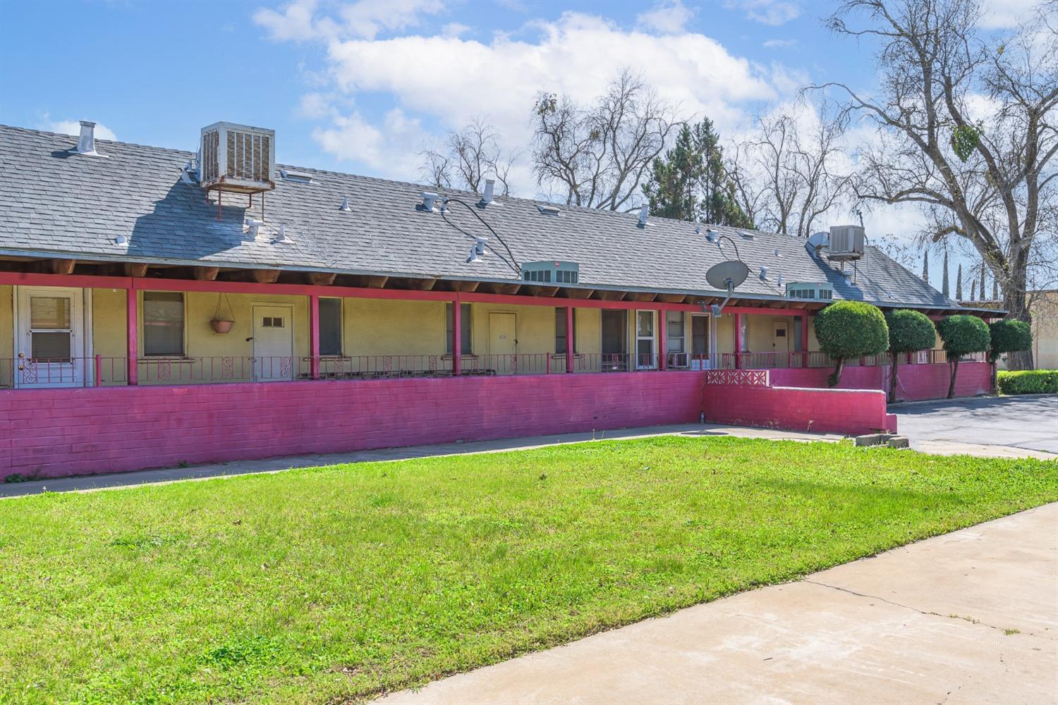 127 West 18th Street Merced, CA 95340 - Photo 5 of 86