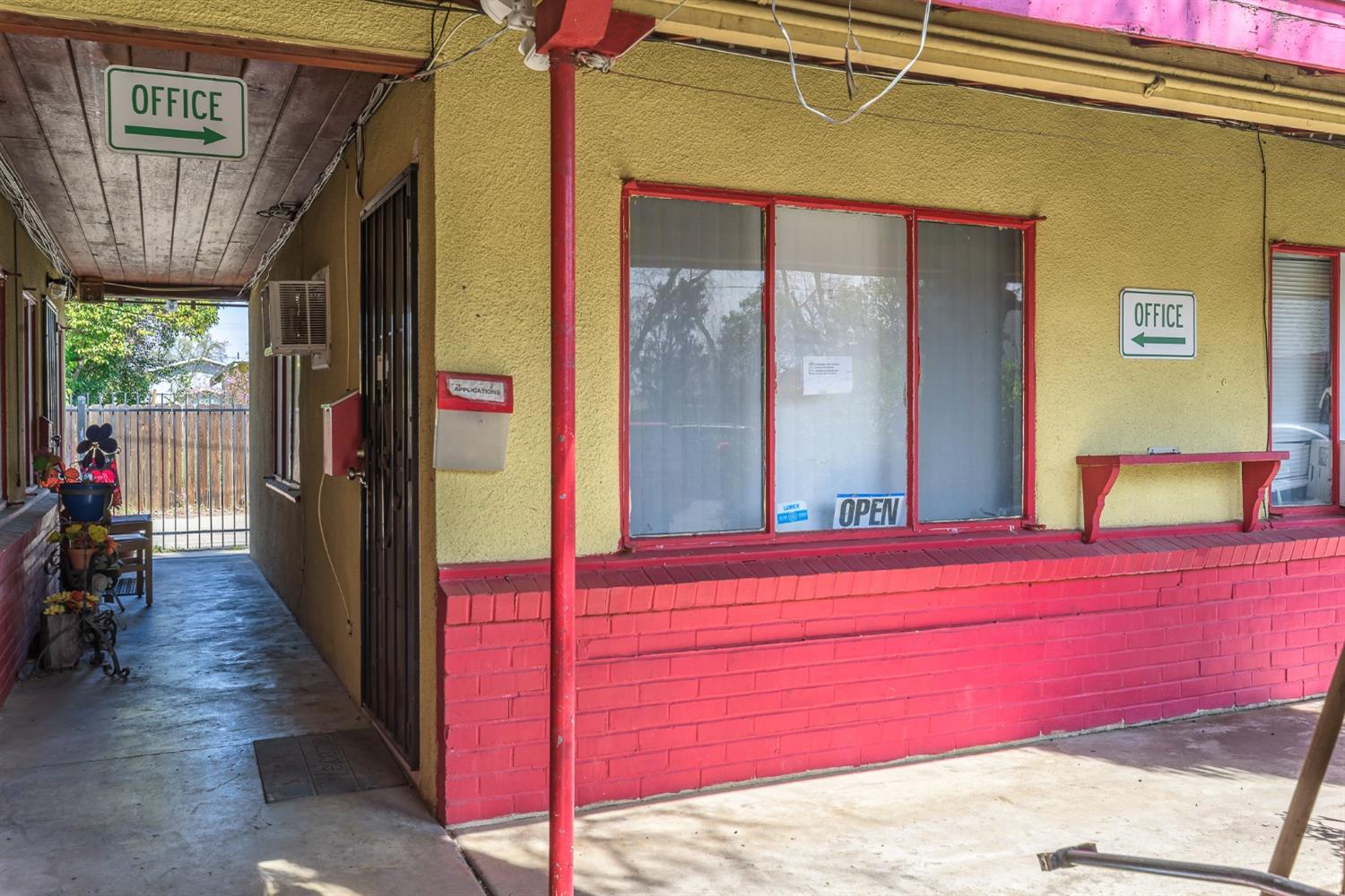 127 West 18th Street Merced, CA 95340 - Photo 10 of 86