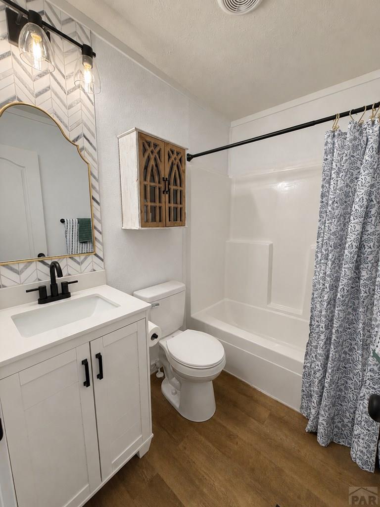 6652 County Rd HH.5 Lamar, CO 81052 - Photo 19 of 22 a bathroom with a sink toilet and shower