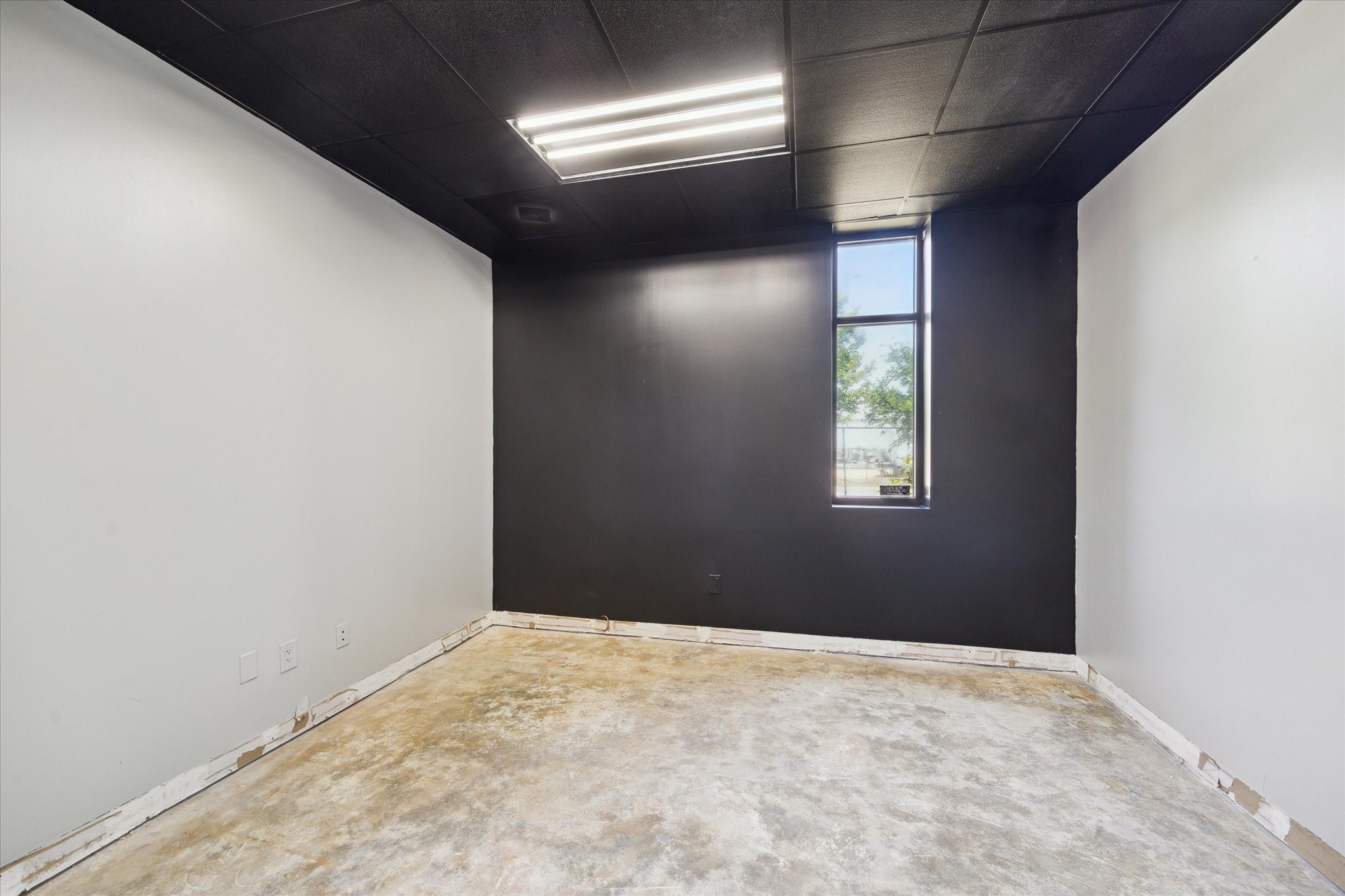 7001 Burkett Street Houston, TX 77021 - Photo 6 of 10 a view of empty room