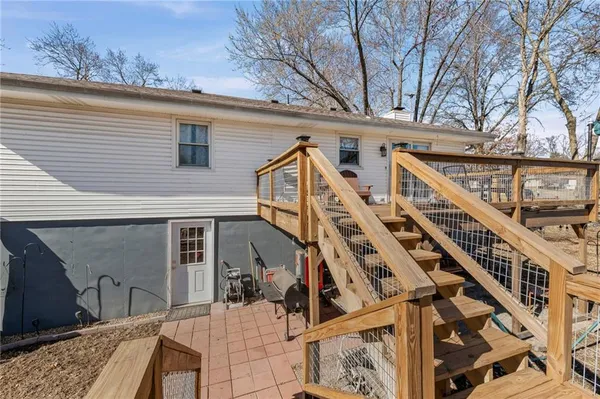 $257,000 | 325 Matthews Lane, Gower, MO 64454