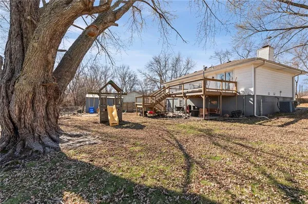 $257,000 | 325 Matthews Lane, Gower, MO 64454