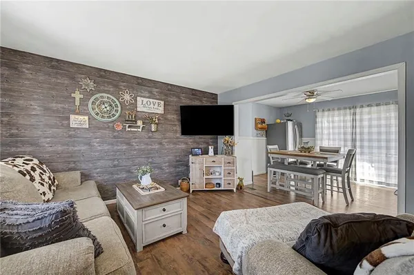 $257,000 | 325 Matthews Lane, Gower, MO 64454