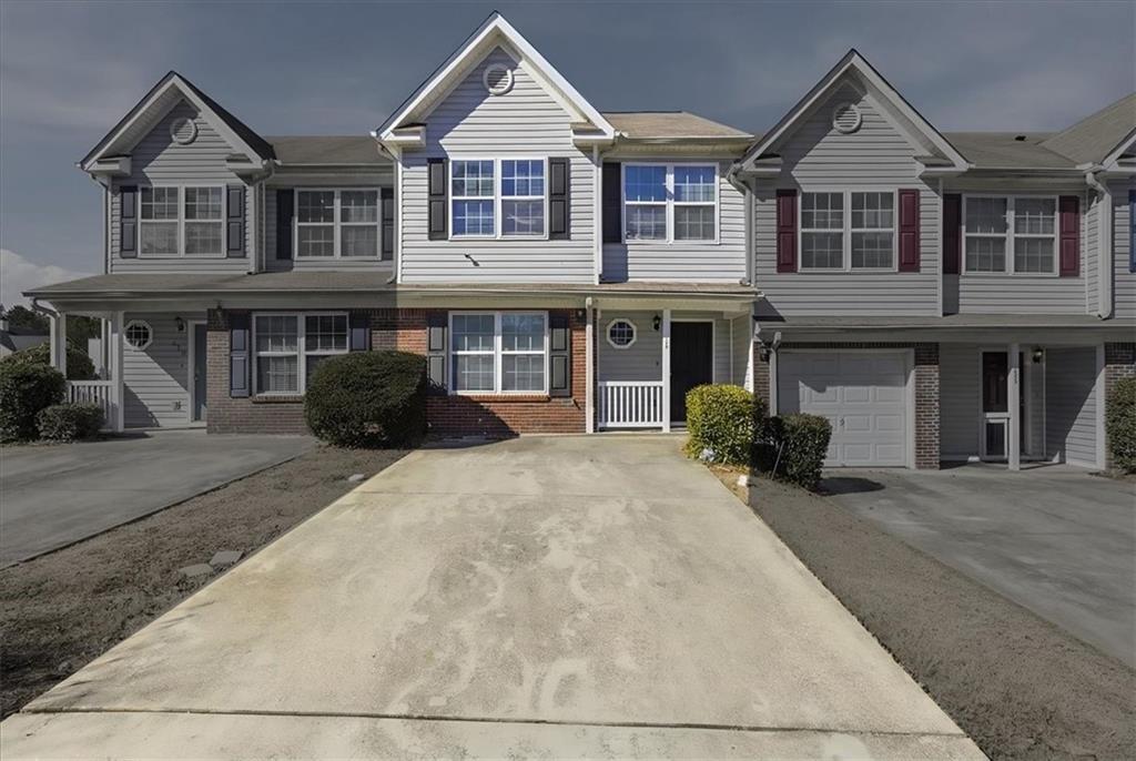 460 Parkway Road Union City, GA 30291 - Photo 2 of 18 a front view of a house with a yard