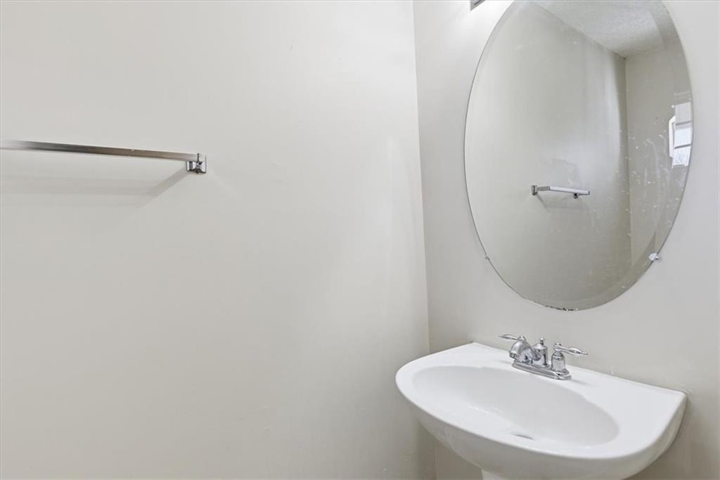 460 Parkway Road Union City, GA 30291 - Photo 10 of 18 a bathroom with a sink and a mirror