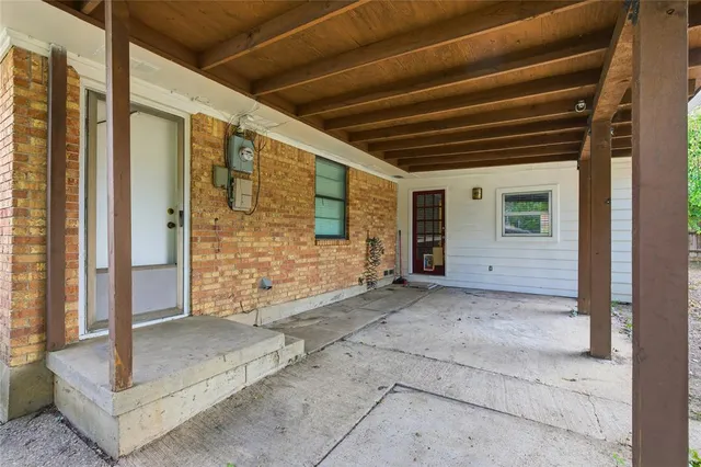a view of entrance door of the house