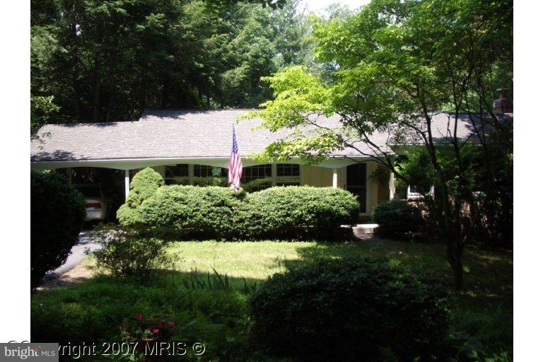 11306 Myrtle Lane Reston, VA 20191 - Photo 1 of 11 Exterior (Main)