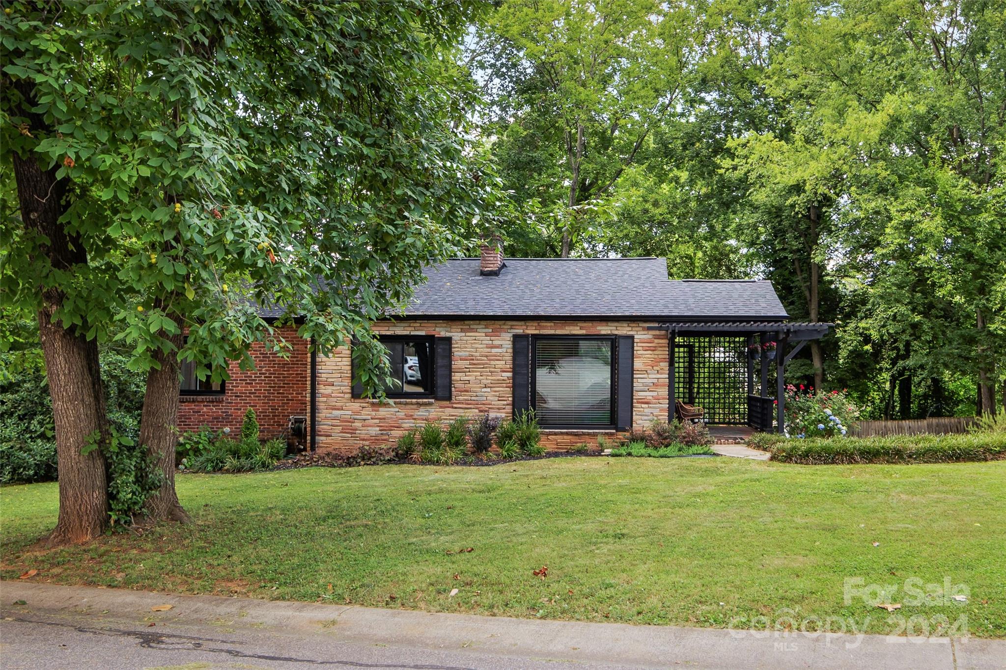 5000 Valley Stream Road Charlotte, NC 28209 - Photo 2 of 34 Gallery Image 2