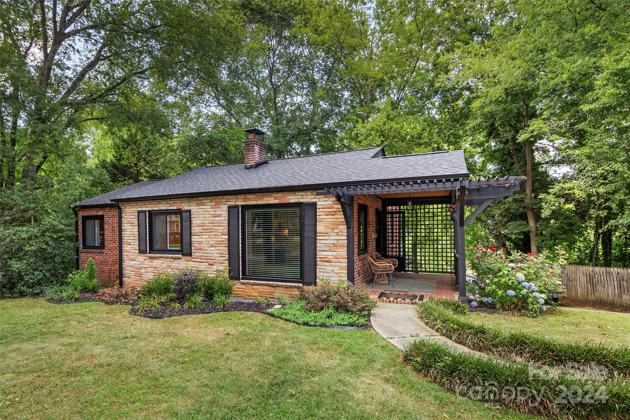 5000 Valley Stream Road Charlotte, NC 28209 - Photo 3 of 34 Gallery Image 3