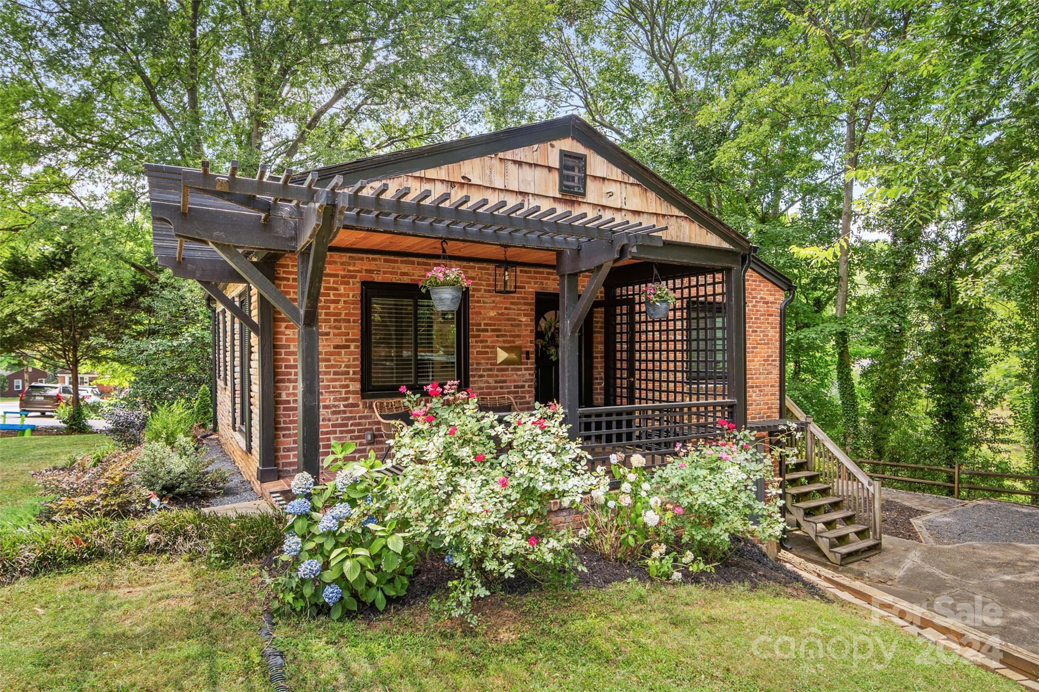 5000 Valley Stream Road Charlotte, NC 28209 - Photo 4 of 34 Gallery Image 4