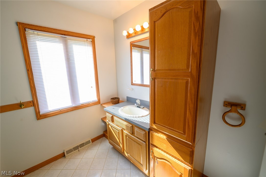 7985 Brakeman Road Painesville, OH 44077 - Photo 12 of 34