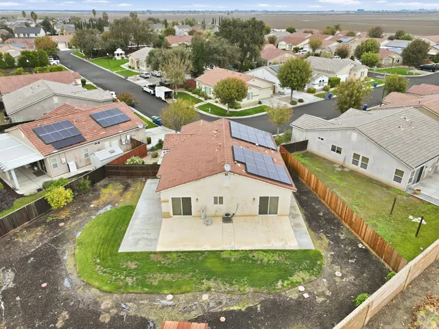 a picture of a table and chairs in patio