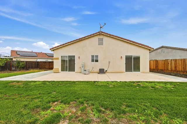 $379,000 | 3013 La Vina Circle, Los Banos, CA 93635